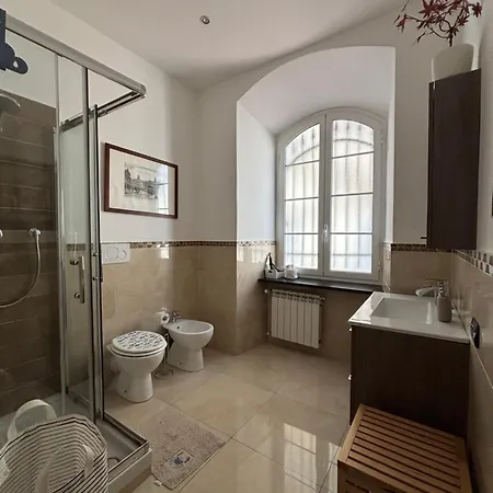 Colombo House E L'isola Che Non C'e * Genua