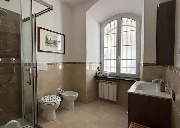 Colombo House E L'isola Che Non C'e * 제노바